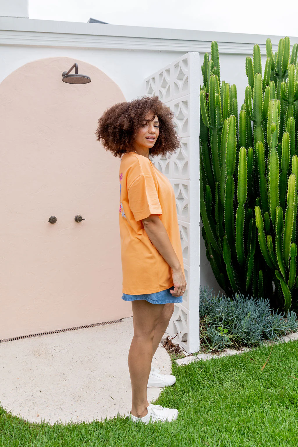 Choose Kindness Tee in Peach - Image 13