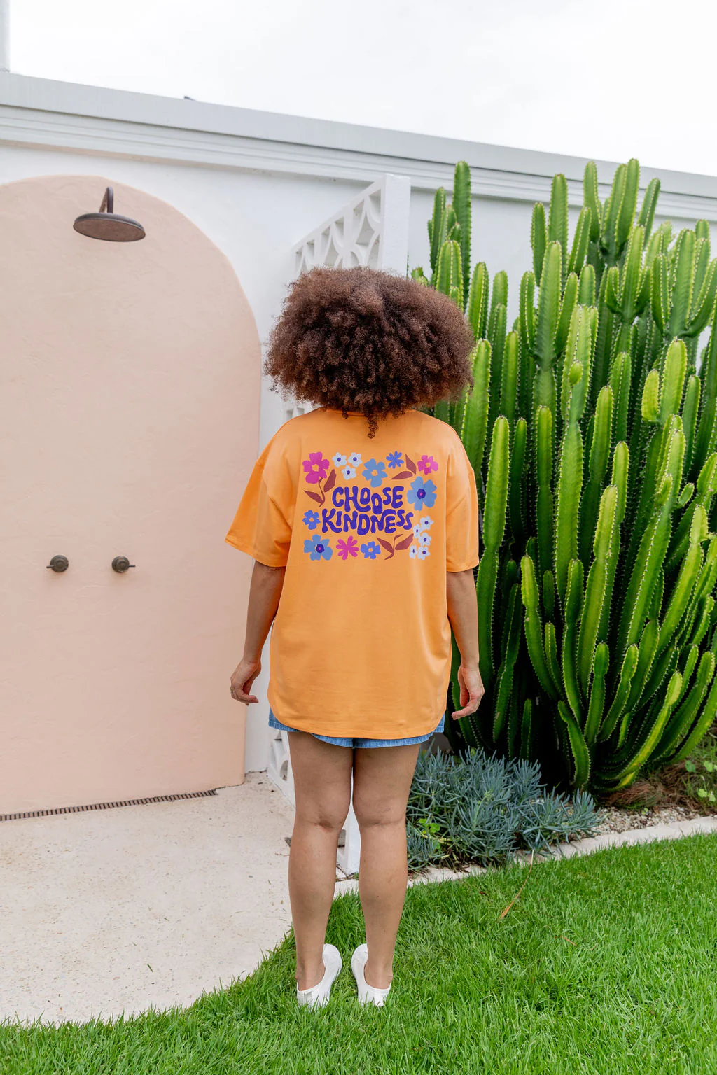 Choose Kindness Tee in Peach - Image 17