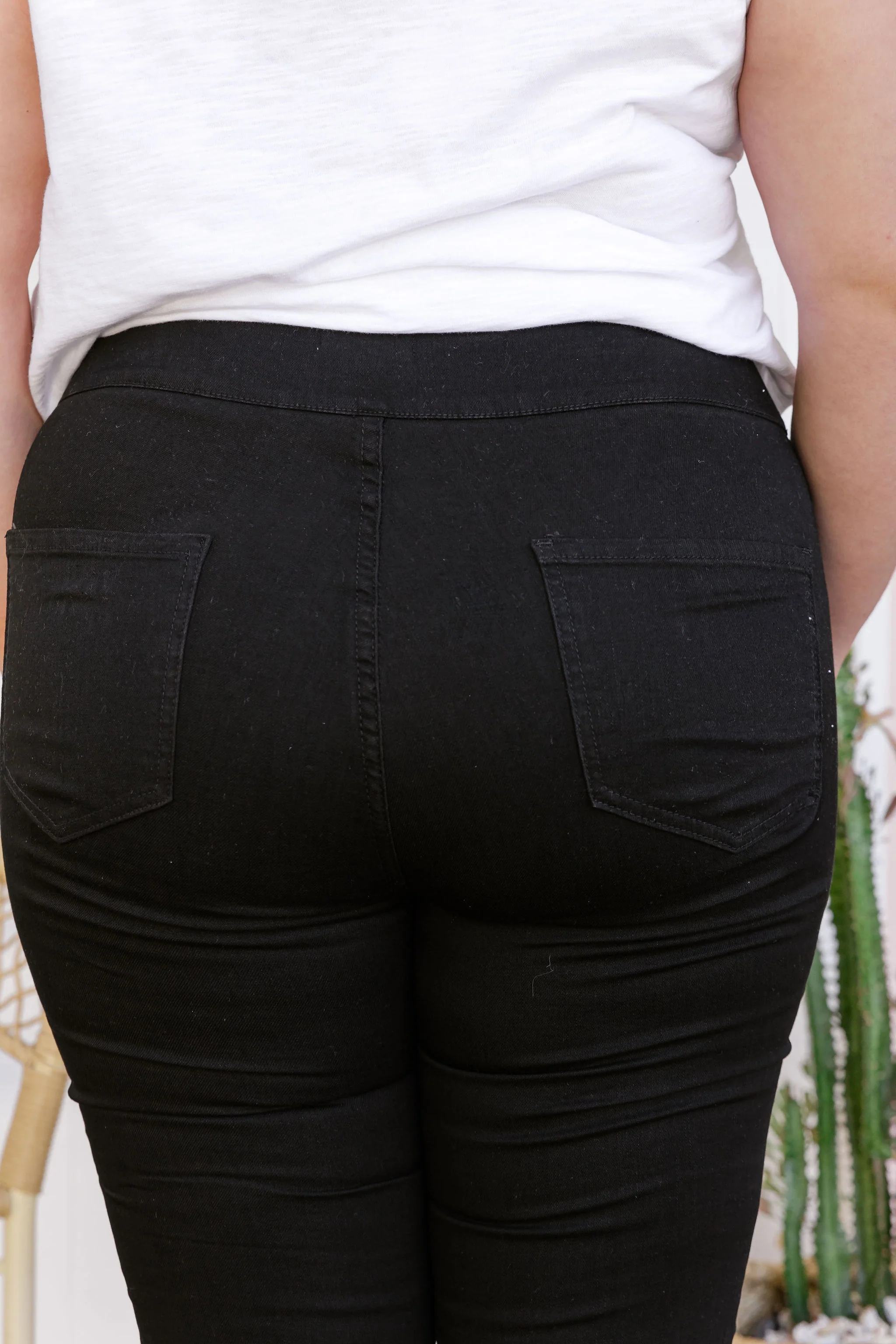 Corey Pull on Jeans in Black - Image 11