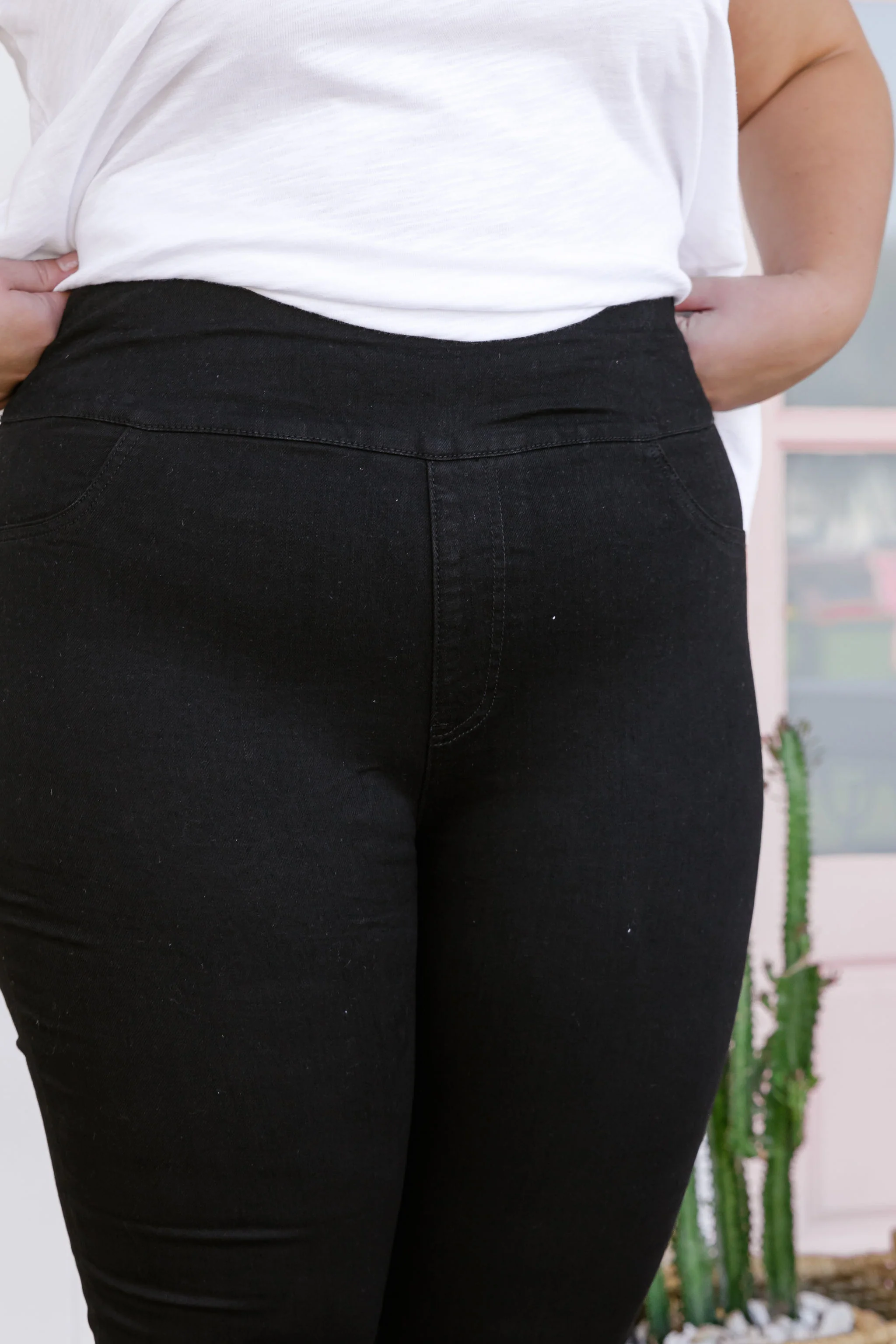 Corey Pull on Jeans in Black - Image 4