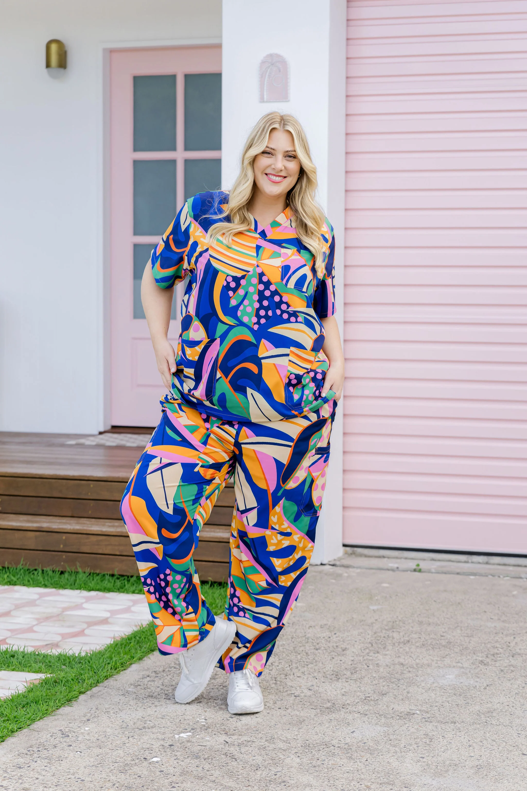 Jazz Scrubs in Abstract Jungle - Image 10