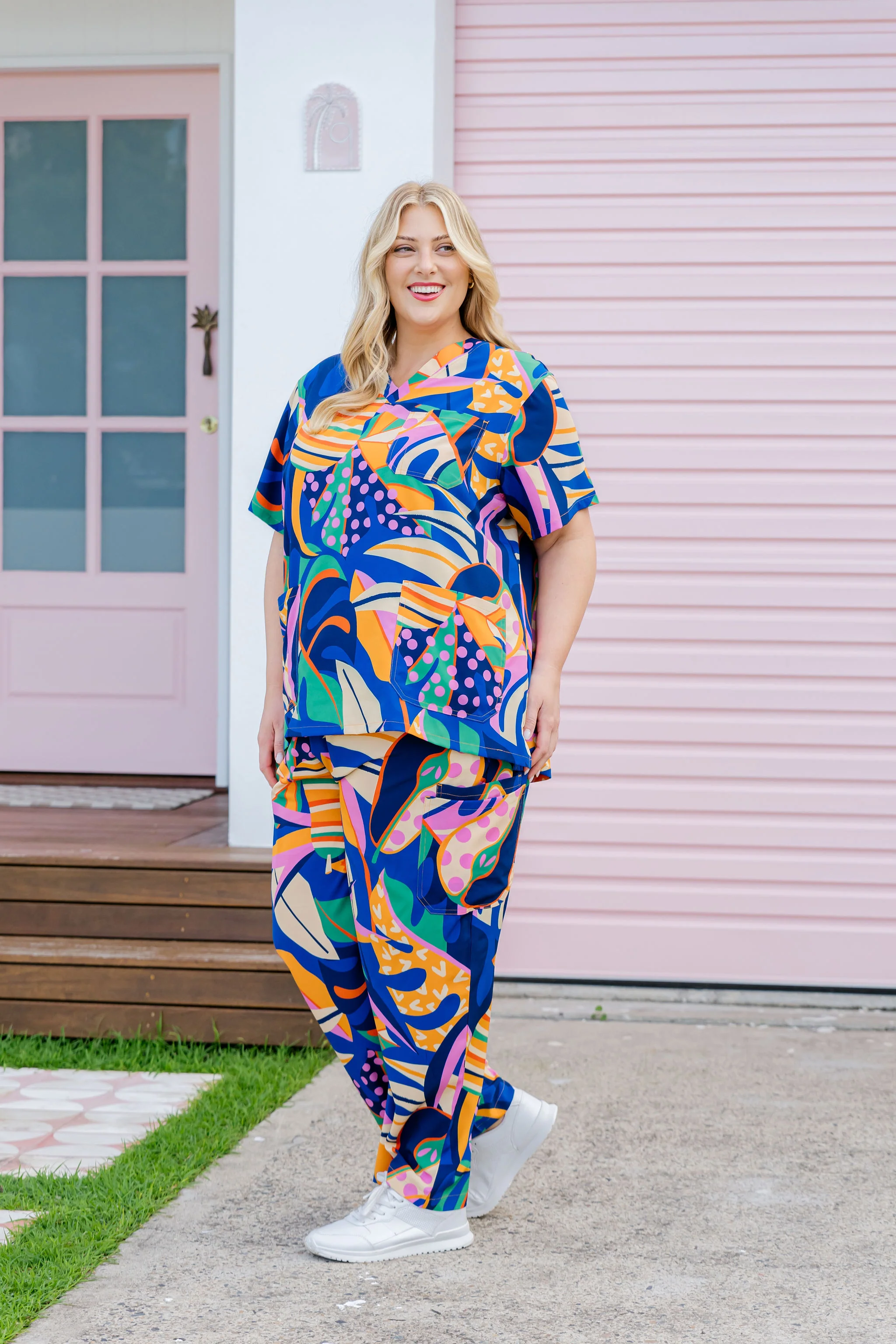 Jazz Scrubs in Abstract Jungle - Image 15
