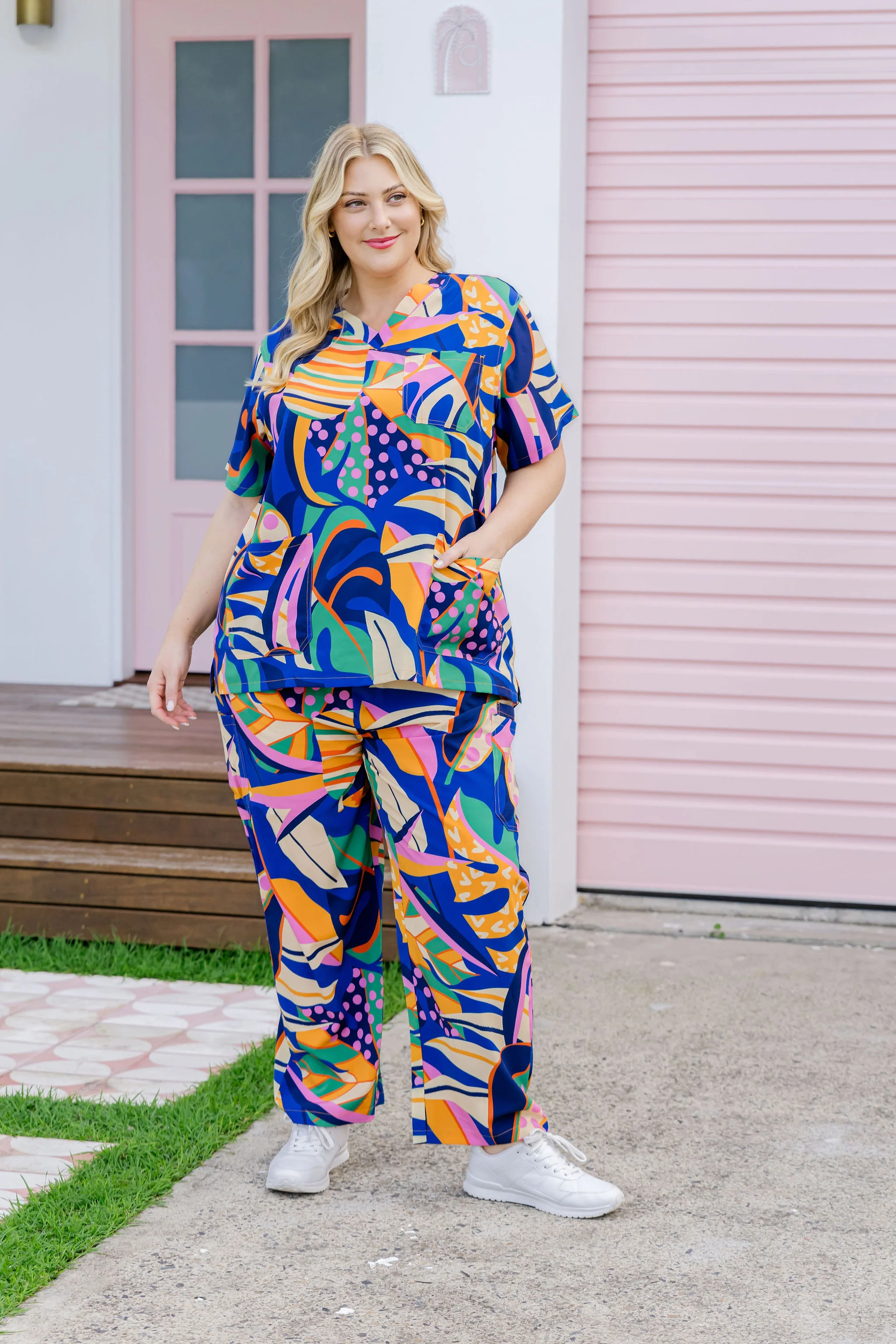 Jazz Scrubs in Abstract Jungle - Image 2