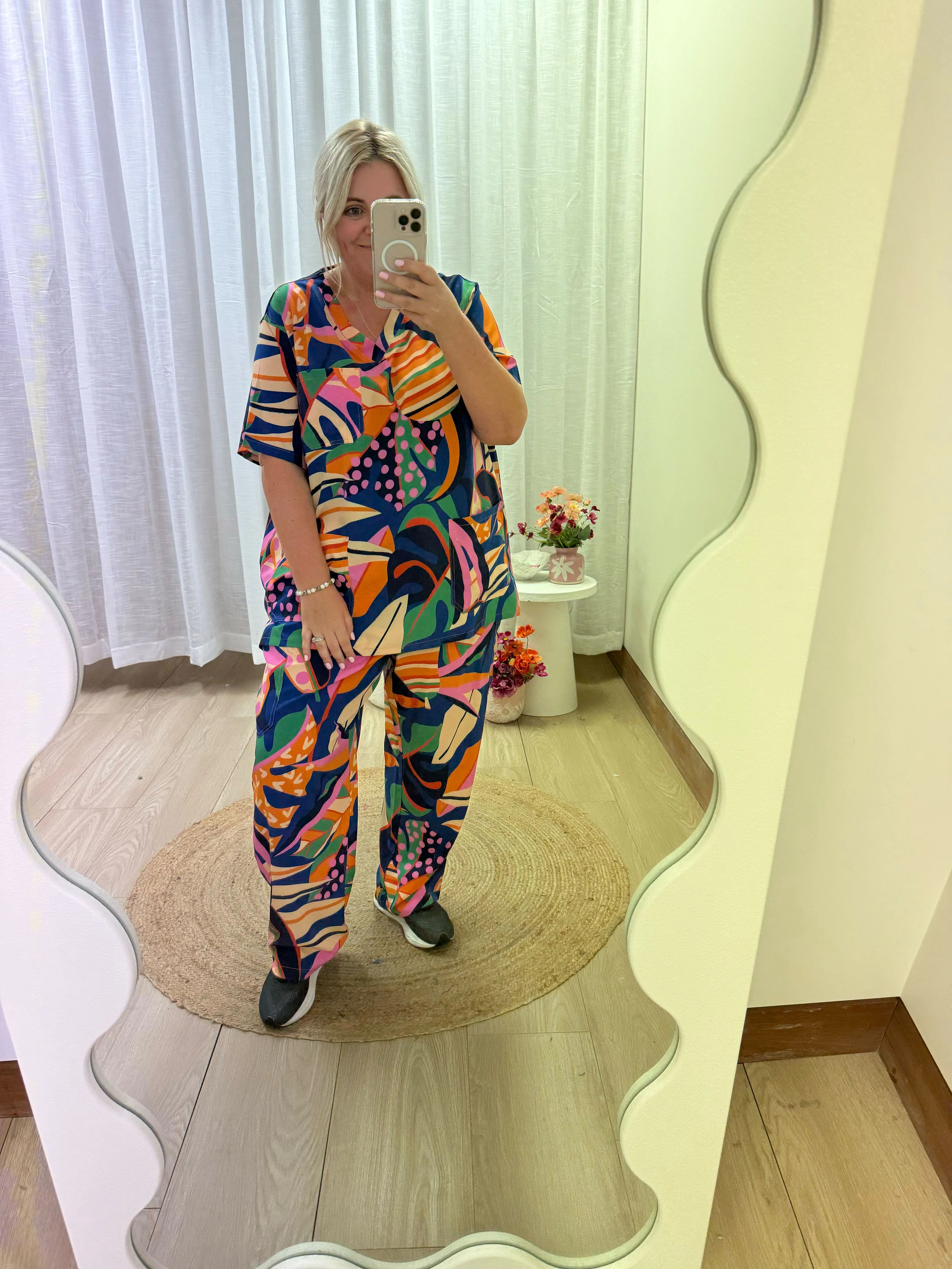 Jazz Scrubs in Abstract Jungle - Image 7