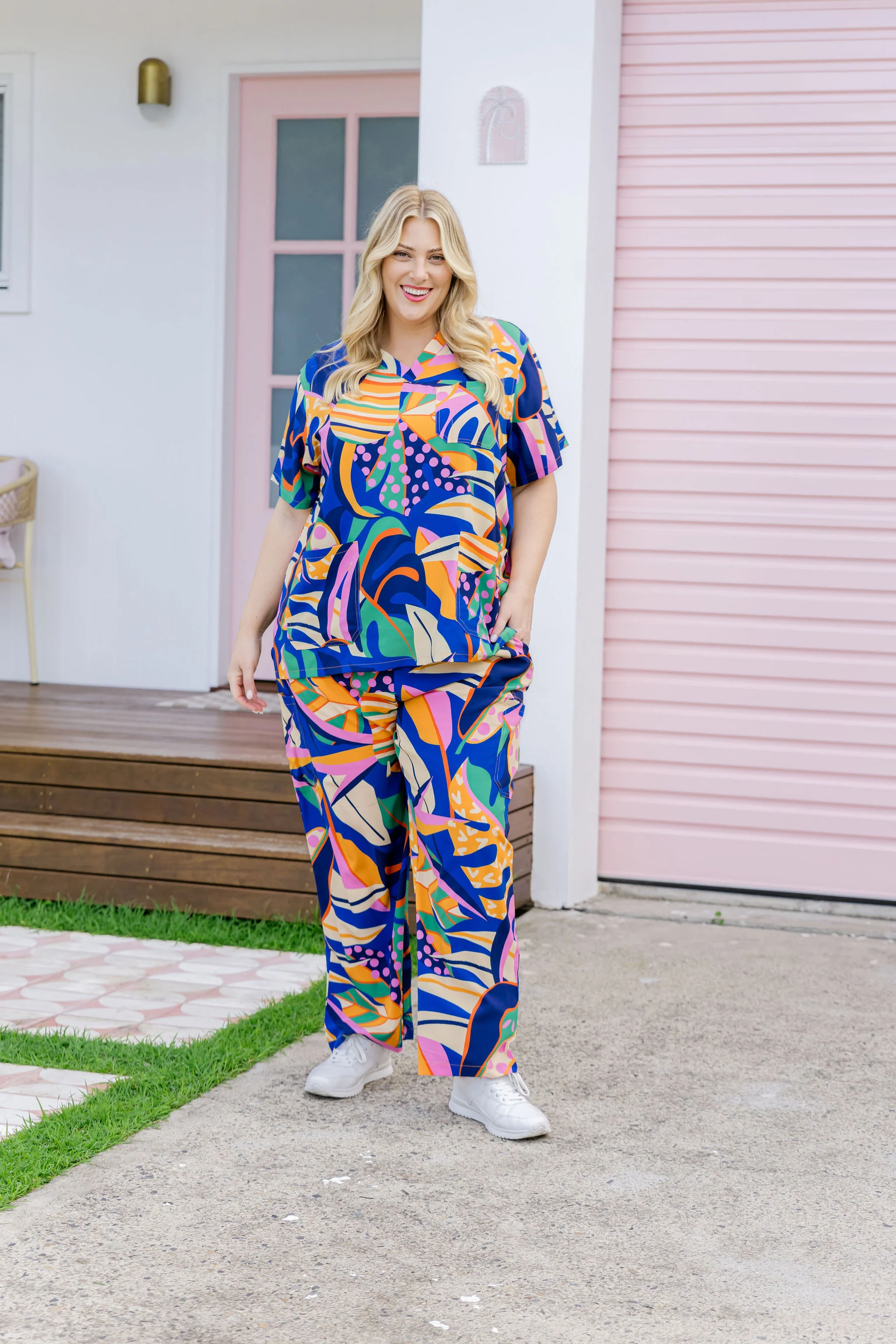 Jazz Scrubs in Abstract Jungle - Image 8