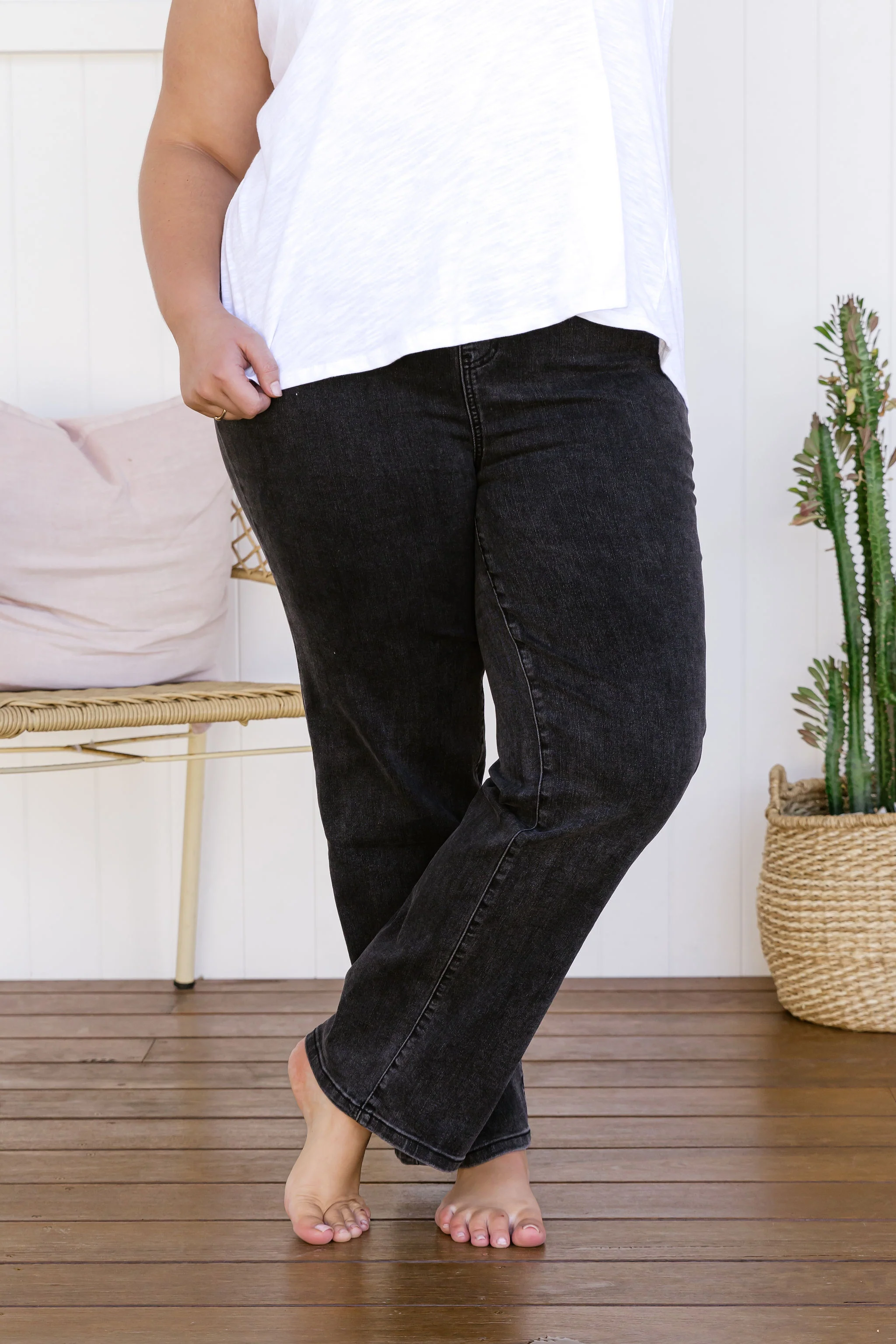 Lara Pull on Jeans in Vintage Black - Image 2