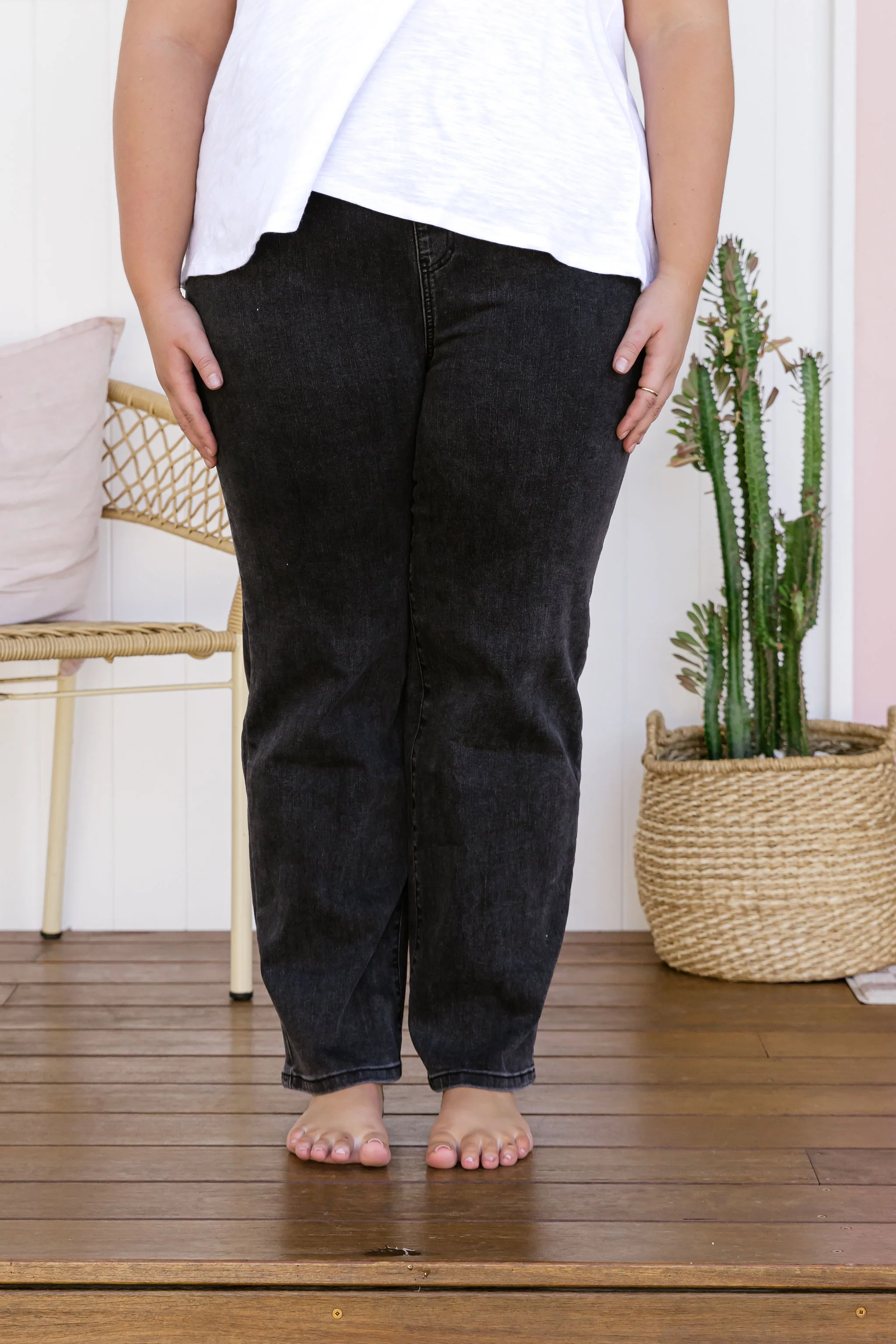 Lara Pull on Jeans in Vintage Black - Image 3