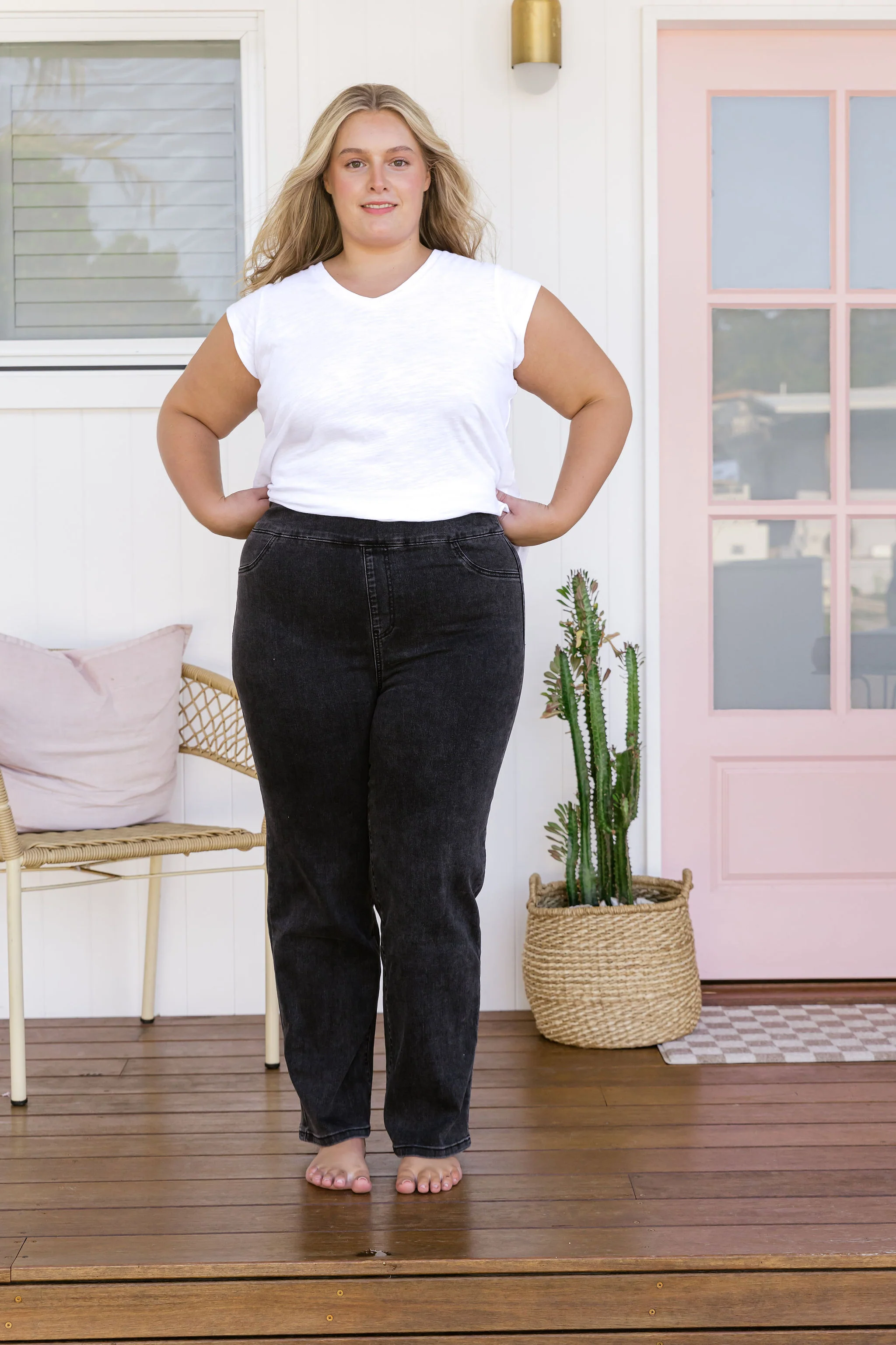 Lara Pull on Jeans in Vintage Black - Image 4