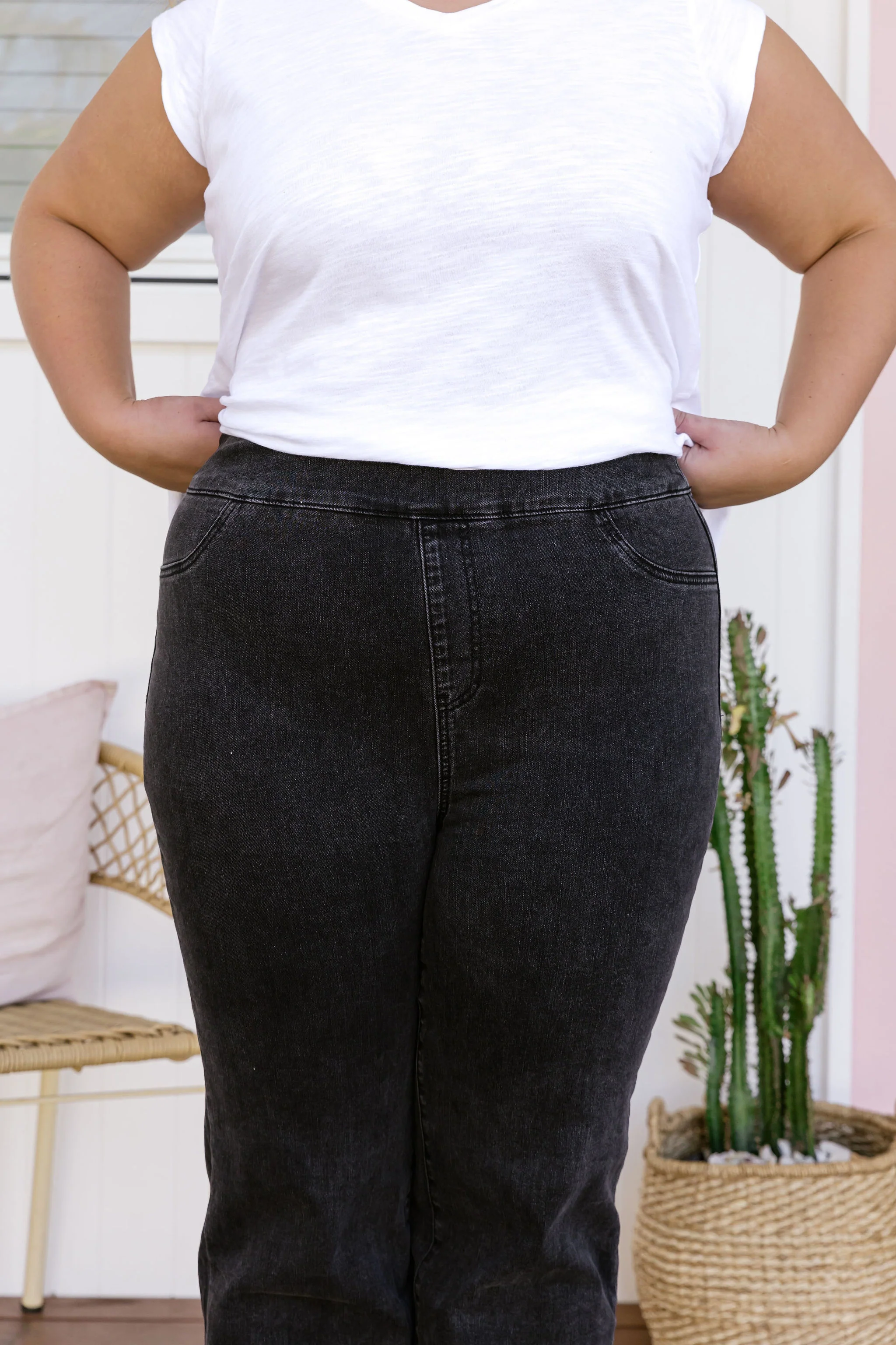 Lara Pull on Jeans in Vintage Black - Image 8