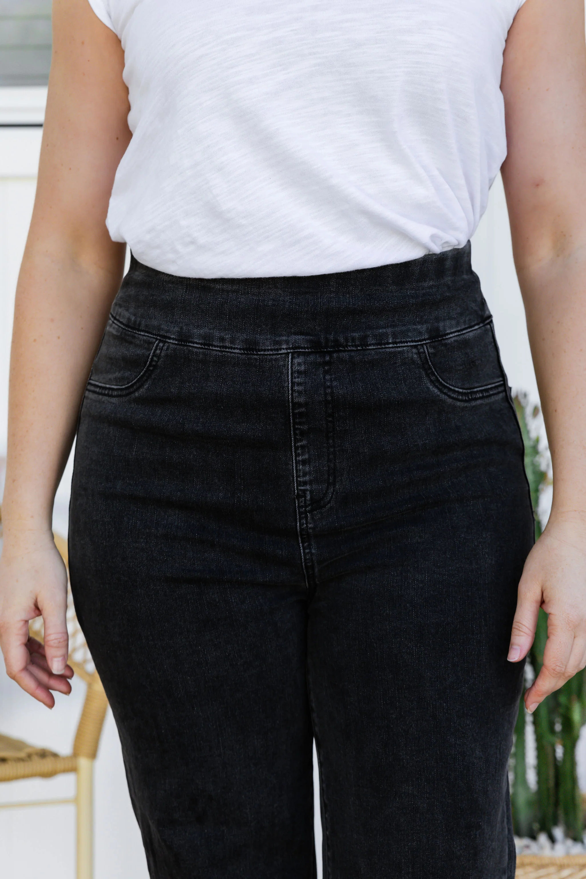 Lara Pull on Jeans in Vintage Black - Image 9
