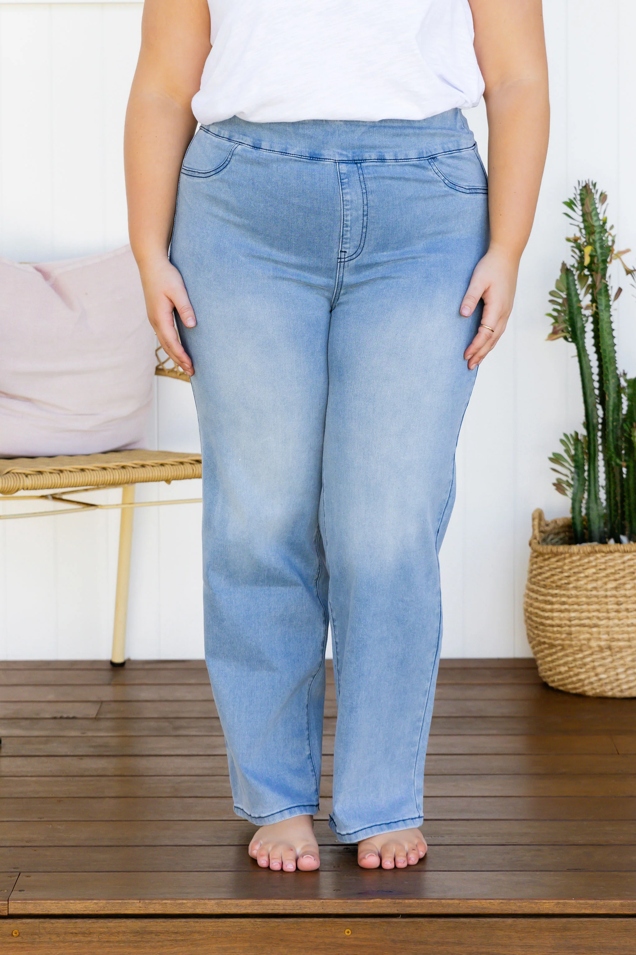 Lara Pull on Jeans in Light Blue Wash - Image 2