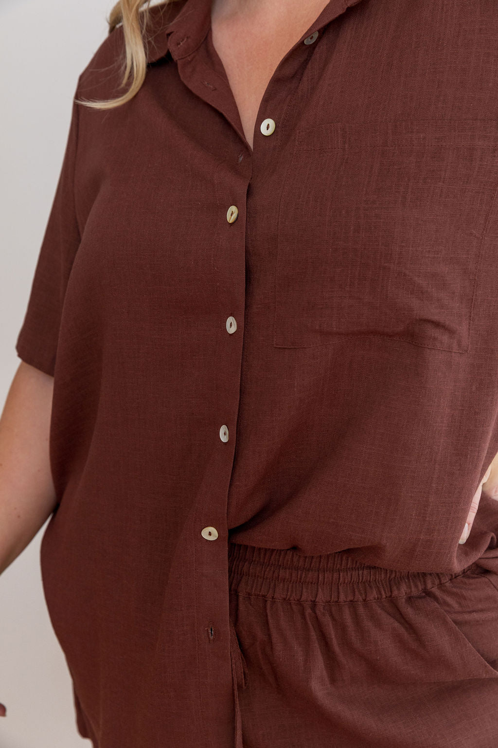 Samara Linen Blend Shirt in Chocolate - Image 13