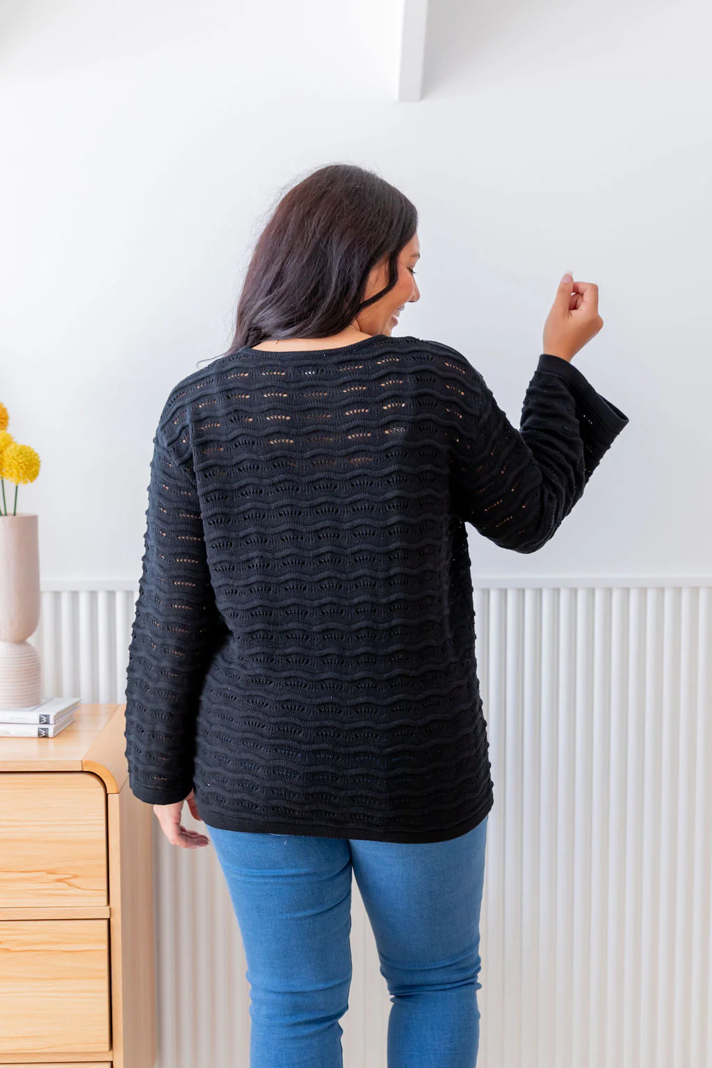 Waves Knit in Black - Image 10